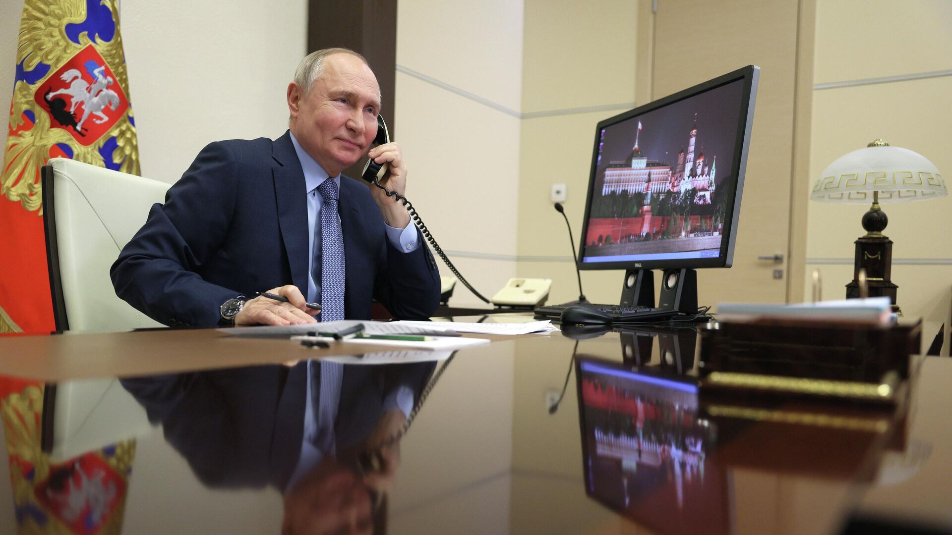 Путин обсудил в президентом Киргизии встречу с Трампом